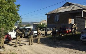 На місці працюють співробітники поліції, ОМОН і Росгвардія