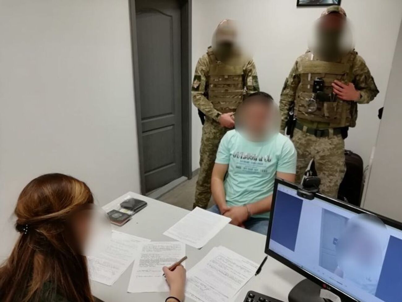 Затриманого іноземця передали Національній поліції