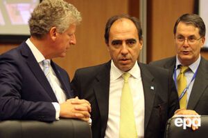 Альваргонсалес (по центру) подчеркнул, что Альянс и дальше будет помогать Украине, в случае необходимости