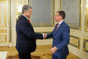 Порошенко подякував спецпредставнику США за зміцнення обороноздатності української армії