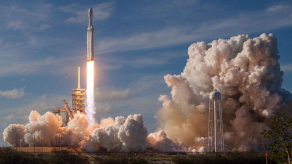 У червні SpaceX відклала відправлення туристів