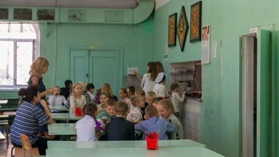 16 детей попали в больницу с отравлением