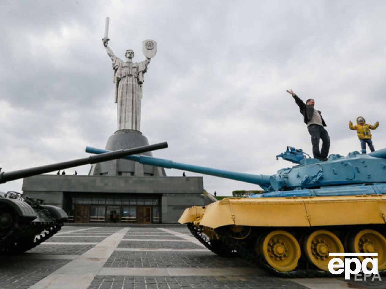 Большинство украинцев считают ситуацию в стране напряженной