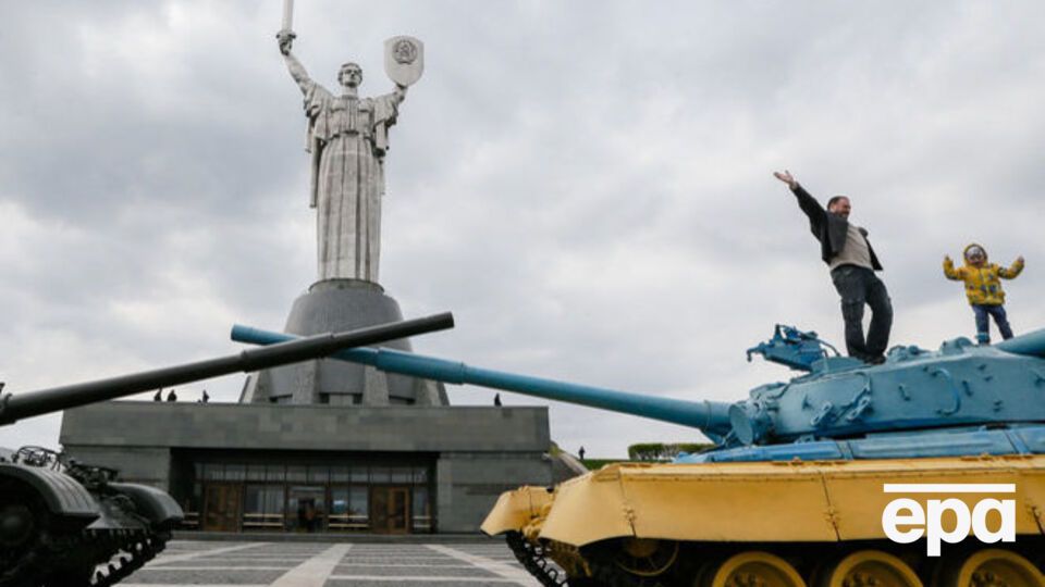 Більшість українців вважає ситуацію у країні напруженою