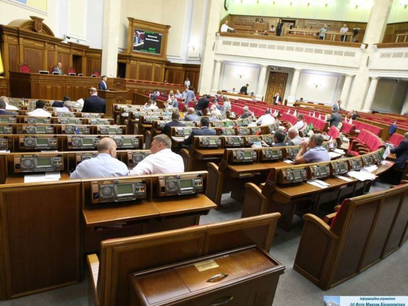 За даними опитування, у Раду проходить п'ять партій
