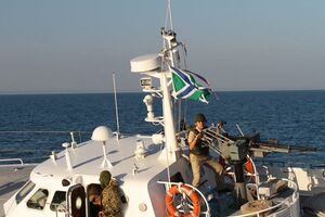 Російський катер робив небезпечні маневри