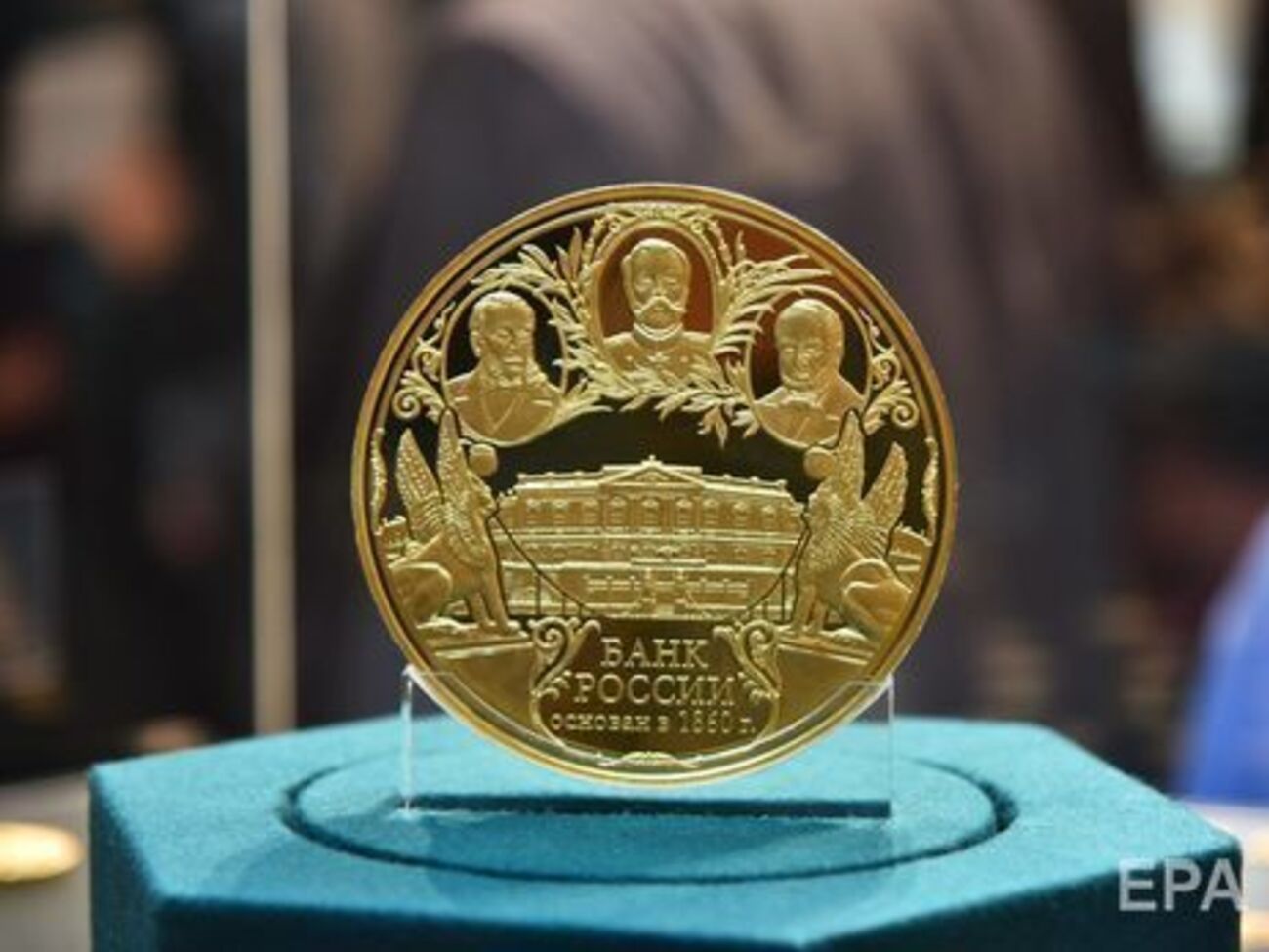 В Центробанке РФ зафиксировали рост темпов оттока капитала из России