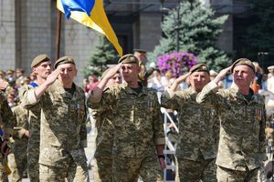 Українські військові отримуватимуть більше у 2019 році, планують у Кабміні