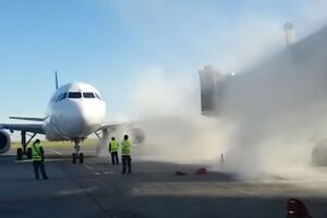 Возгорание двигателя произошло, когда лайнер заруливал на стоянку