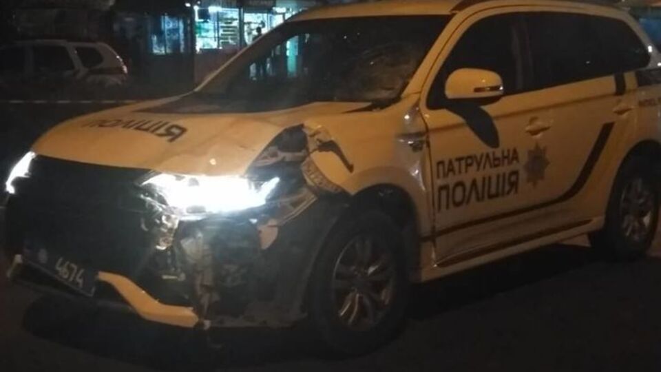 За кермом службового автомобіля Mitsubishi Outlander перебував 25-річний лейтенант поліції