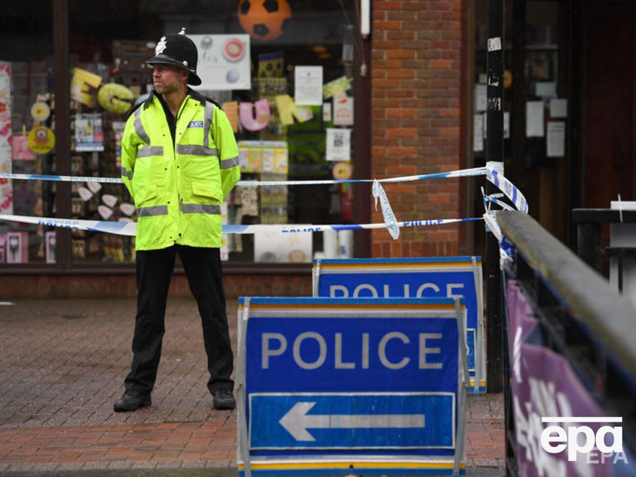 Полиция оцепила часть Солсбери после того, как мужчина и женщина заболели в итальянском ресторане