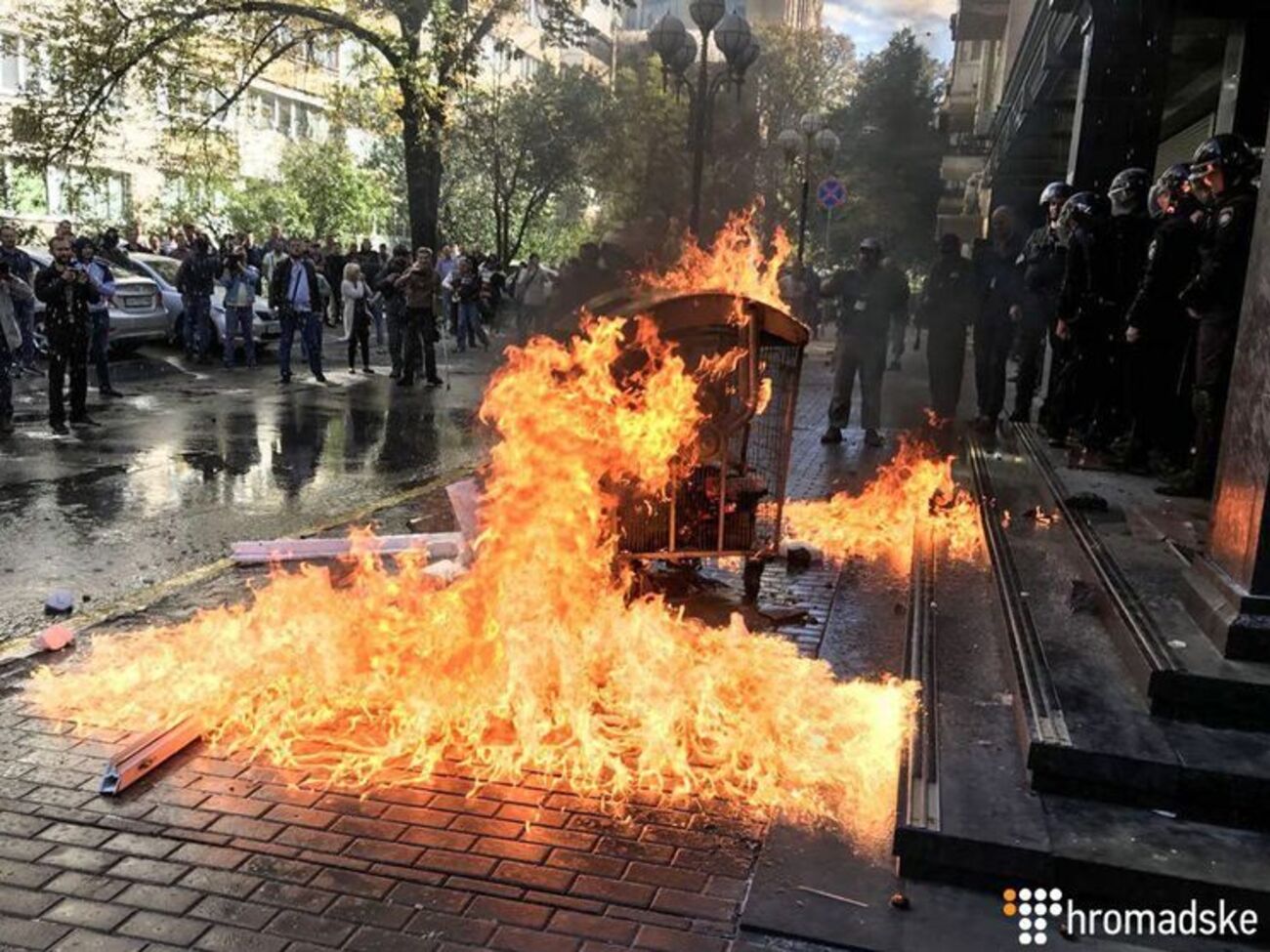 По факту столкновений под ГПУ полиция открыла два уголовных производства