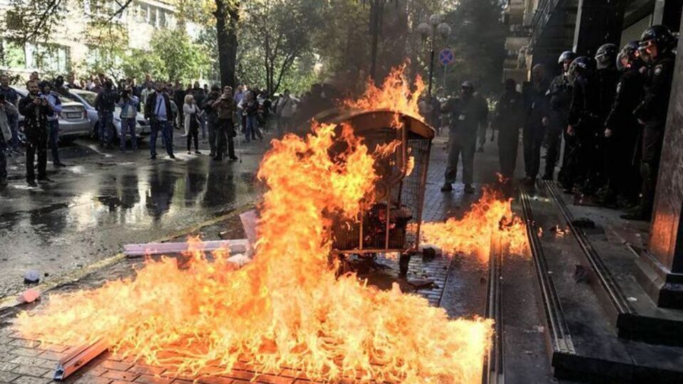 За фактом сутичок під ГПУ поліція відкрила два кримінальні провадження