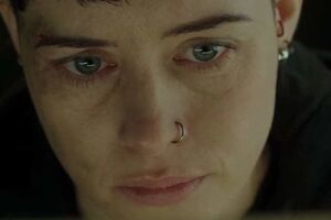 Главная героиня – девушка-хакер