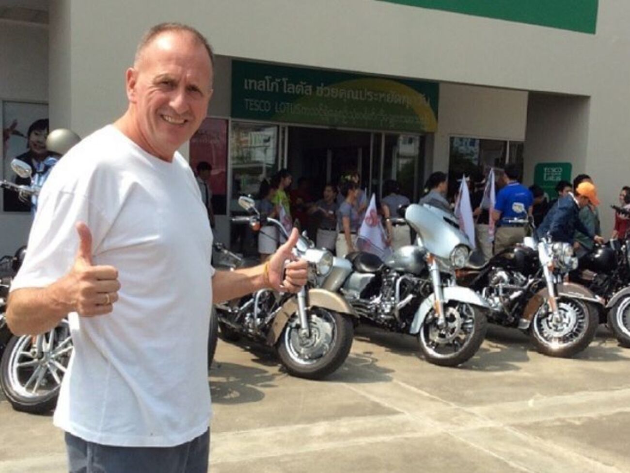 Ансворт вимагає $75 тис.