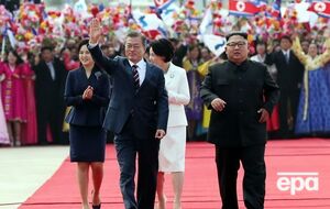 Кім Чен Ин (праворуч) зустрів Мун Чже Іна в аеропорту