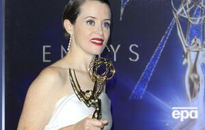 Фой получила "Эмми" за роль королевы Елизаветы II