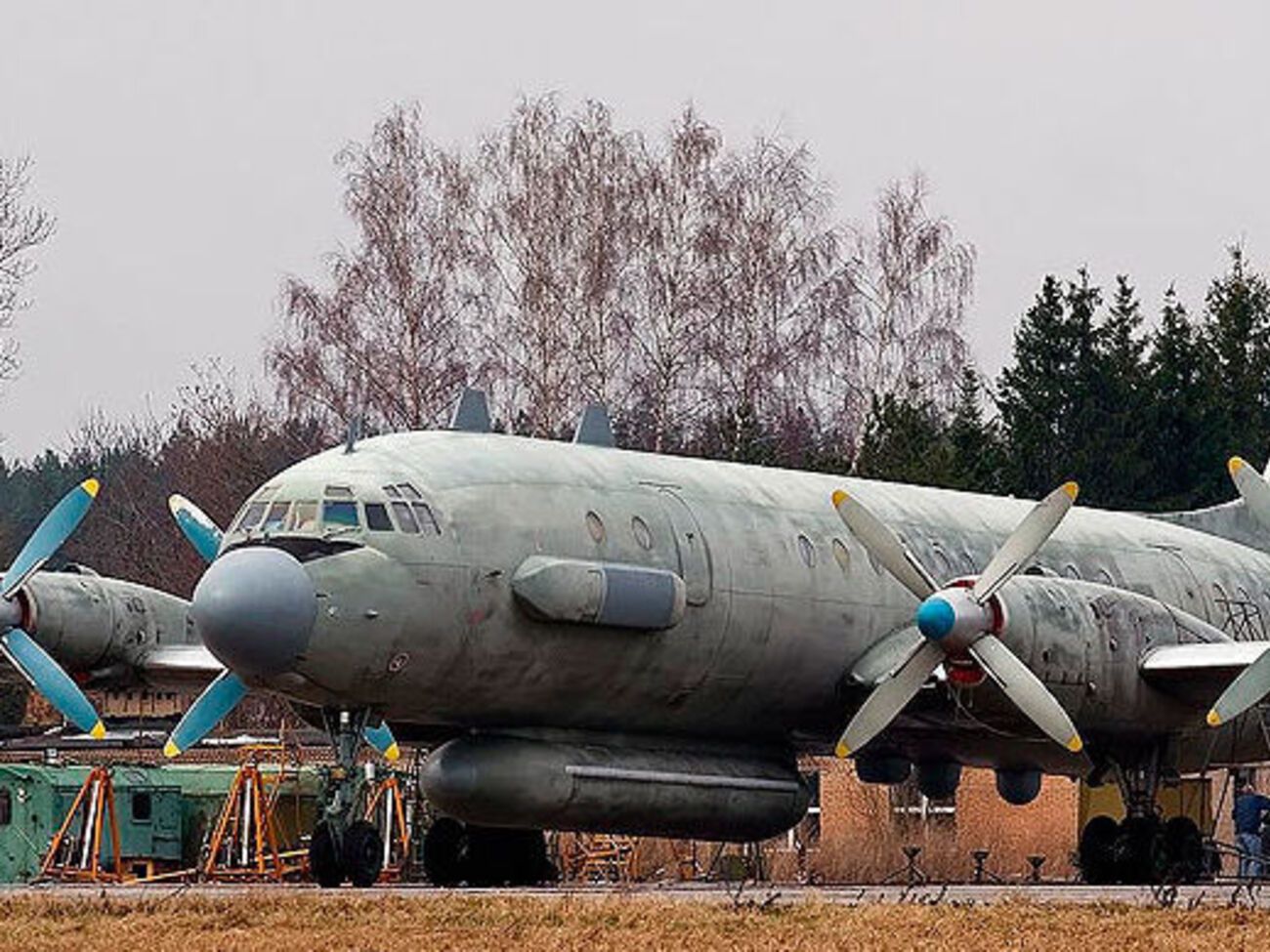 Поисково-спасательная операция в районе крушения Ил-20 продолжается