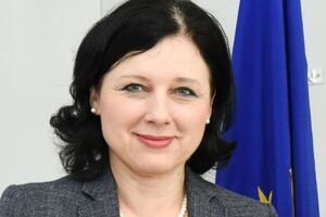 Йоурова настаивает на том, что представители власти Украины должны получить доступ к Сенцову