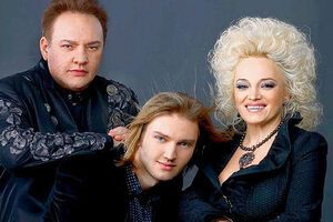 Григорий Костюк (на фото посредине) поехал на красный свет – СМИ