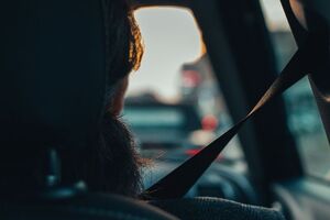 Пристегнутые ремни безопасности могут спасти до 50% людей, попадающих в автокатастрофы, утверждают инициаторы законопроекта