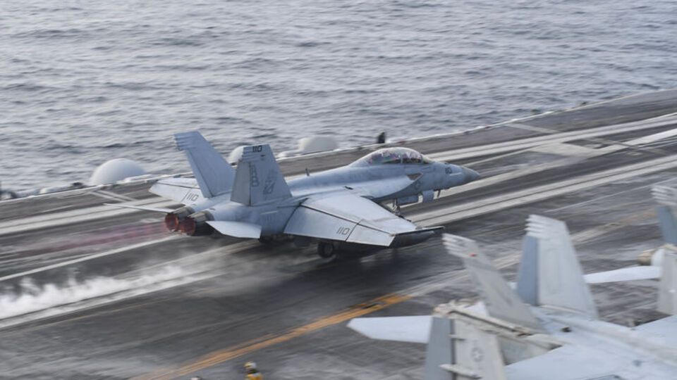 Группу возглавляет авианосец USS Harry S. Truman