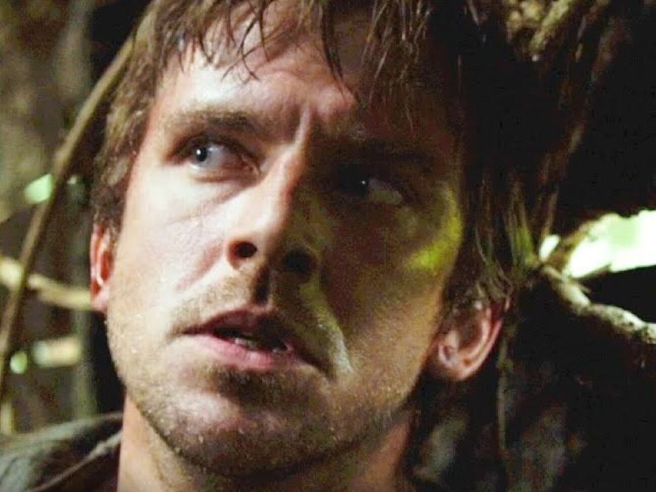 Герой фильма разыскивает свою похищенную сестру