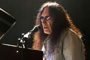 Генслі виконає старі і нові пісні