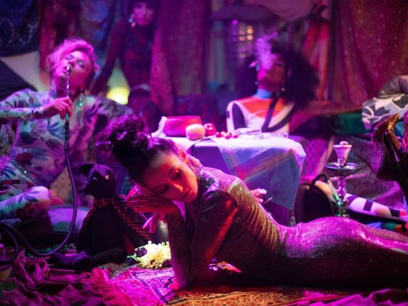 Алина Паш в новом ролике задействовала атрибуты мусульманской культуры