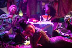 Алина Паш в новом ролике задействовала атрибуты мусульманской культуры