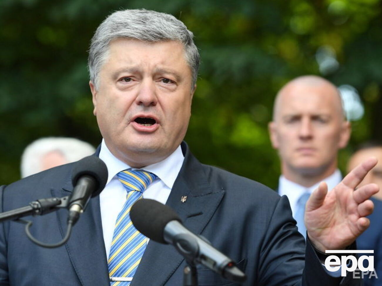 Порошенко:&nbsp;Помните, сколько камней в меня бросали, когда я твердо стоял на позиции внедрения языковых квот на украинском радио?