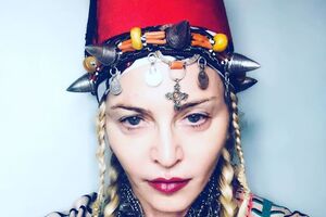 Мадонна запечатлела танец своих детей на кухне