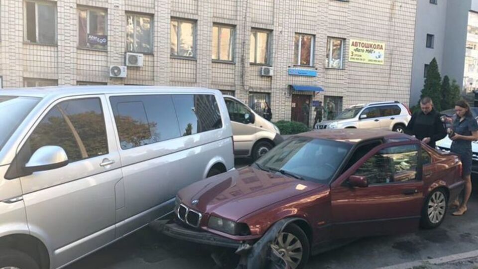 В ходе потасовки пострадали несколько автомобилей