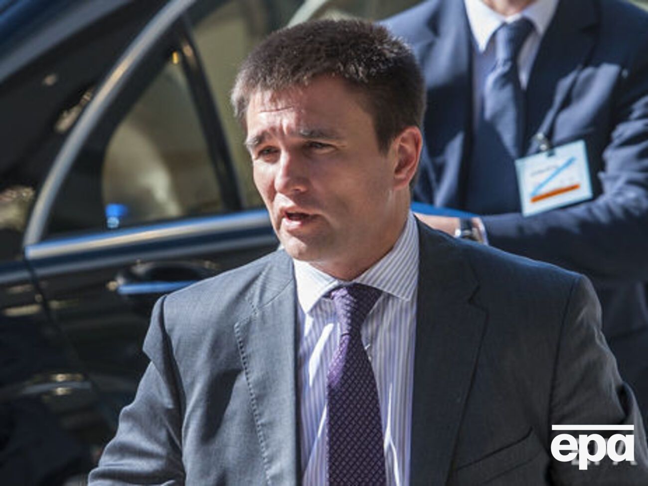 Климкин сообщил, что в Украине проверяют подлинность видео, на котором жителям Закарпатья&nbsp;выдают венгерские паспорта