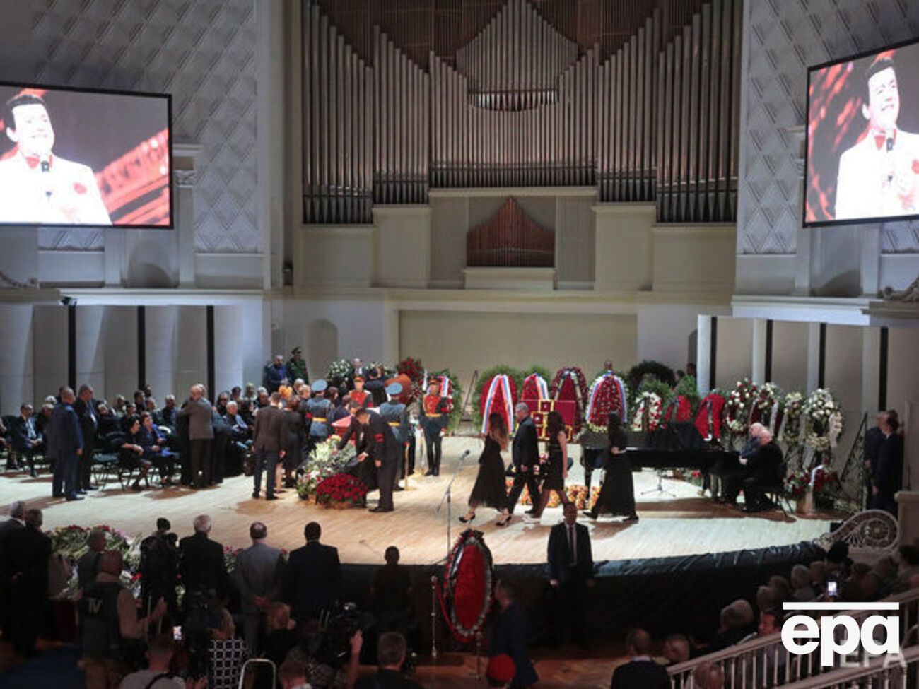 У Москві попрощалися з Кобзоном. Фоторепортаж