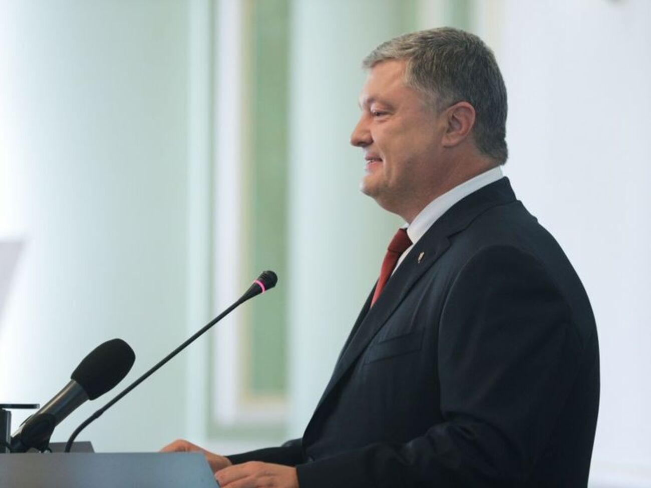 Порошенко: Ми нарешті захищаємо і стверджуємо в країні українську мову