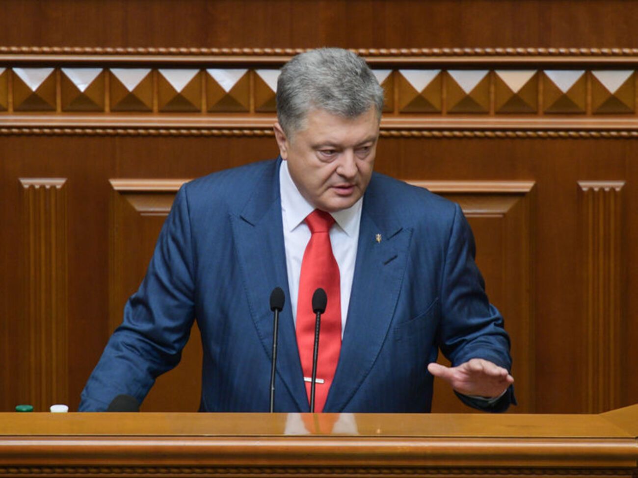 Порошенко подчеркнул, что любая армия должна быть готова к любому сценарию по защите своей территории