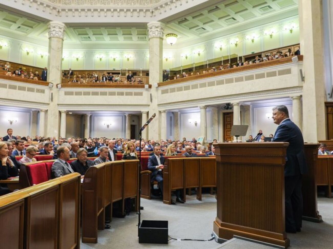 Порошенко: На наш рынок один за другим выходят мировые торговые бренды