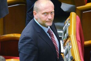 В Раде мы услышали предвыборную речь Порошенко. Единственное, что действительно поразило, так это его седина. Он совсем седой. Это увидели все