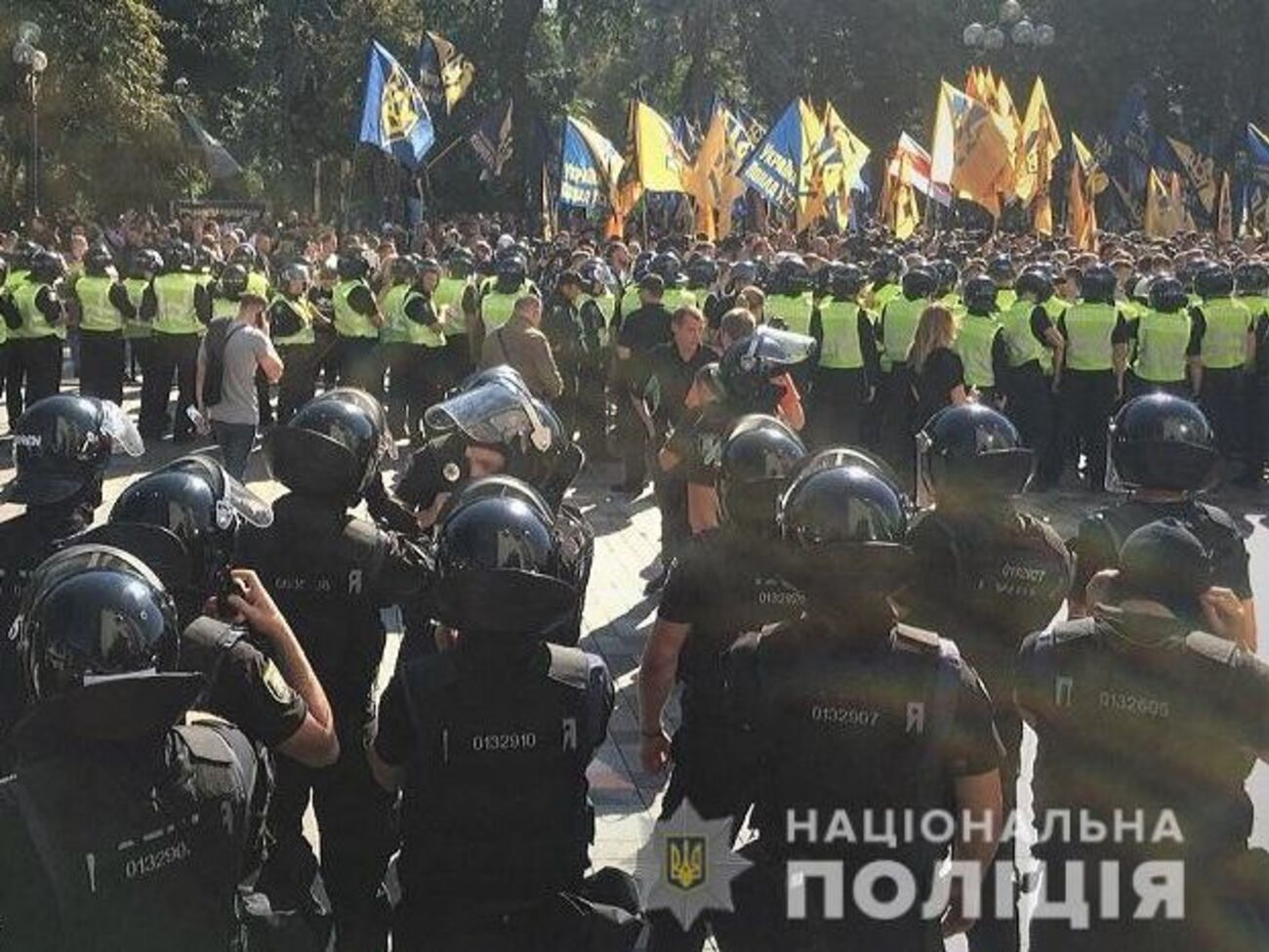 За даними правоохоронців, ситуація наразі спокійна і контрольована