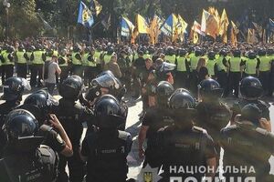 За даними правоохоронців, ситуація наразі спокійна і контрольована