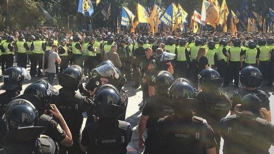 За даними правоохоронців, ситуація наразі спокійна і контрольована