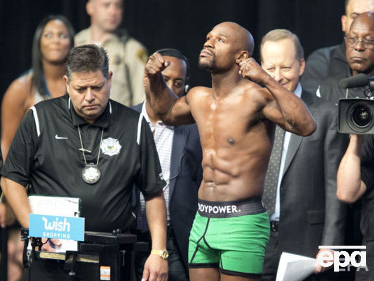 Мейвезер завершил карьеру в сентябре 2015 года