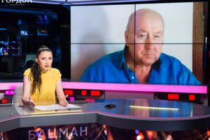 Коржаков зазначив, що взяв на роботу в охорону Золотова, оскільки більше нікого було