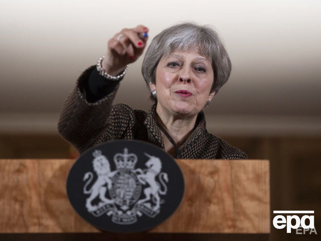 Мей підкреслила, що вважає неприйнятною відмову від її пропозицій без детального пояснення і зустрічних пропозицій