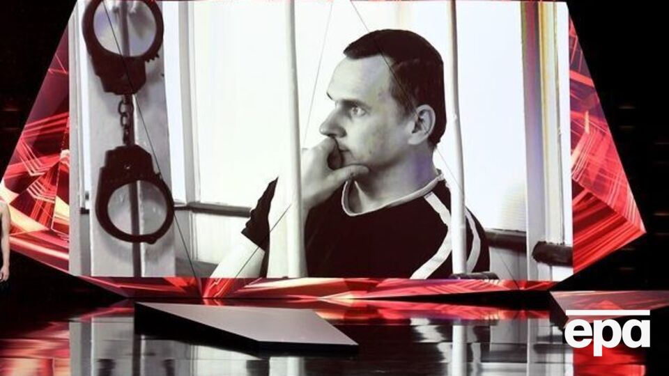 Щур утверждает, что Сенцов "о здоровье не пишет вообще"