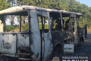 Дети и педагоги успели покинуть автобус до того, как огонь распространился в салоне