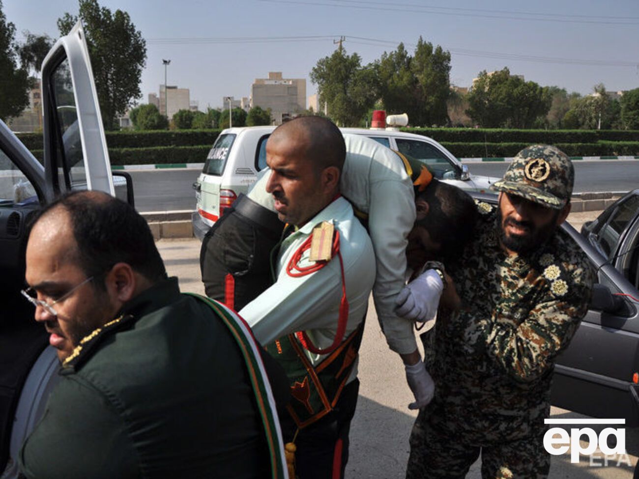 В Иране проходят парады, посвященные годовщине начала войны против Ирака