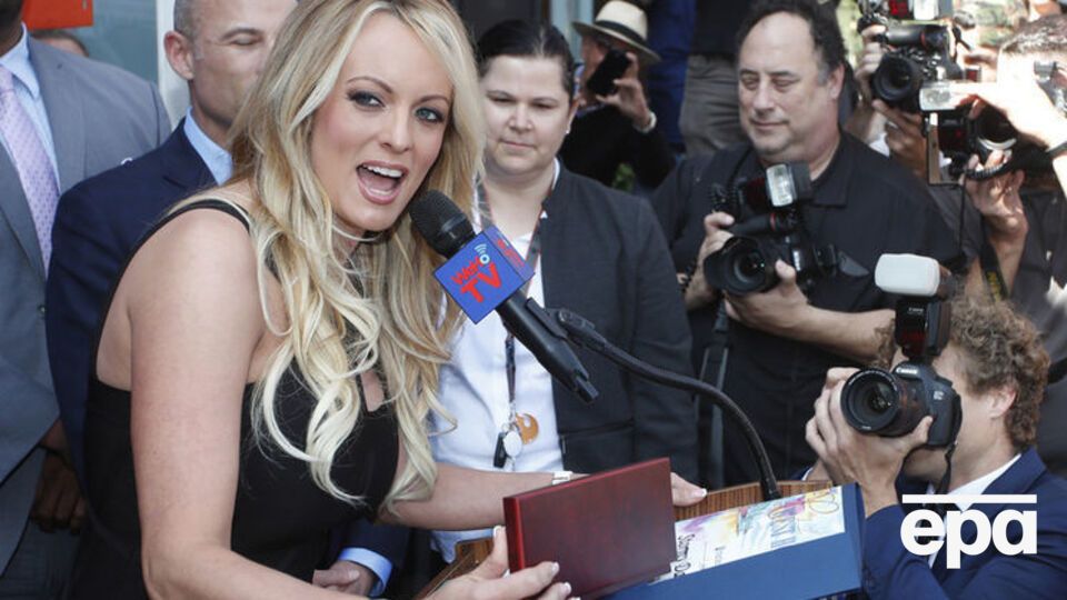 Деніелс розповіла, що Трамп обговорював із Гілларі Клінтон праймеріз демократів у 2007 році