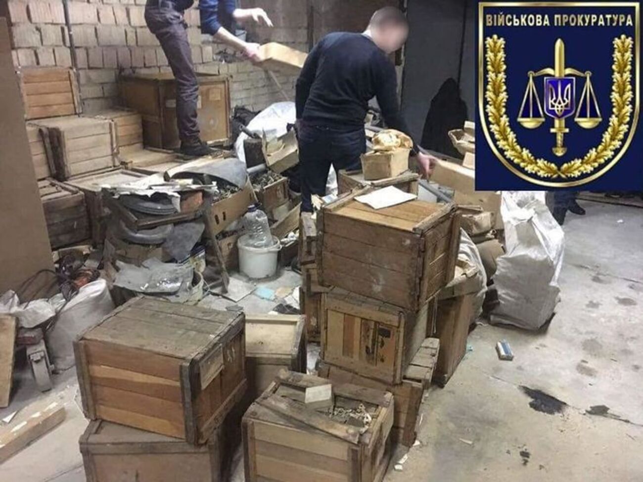 Під час обшуку в підозрюваних виявили запчастини до ракетних систем